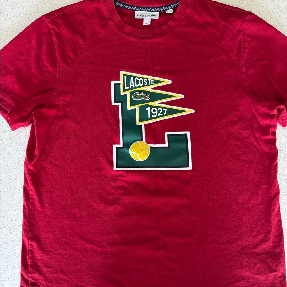 LACOSTE PENNANTS L BADGE 100% COTTON T-SHIRT MENS MED RED SH7419